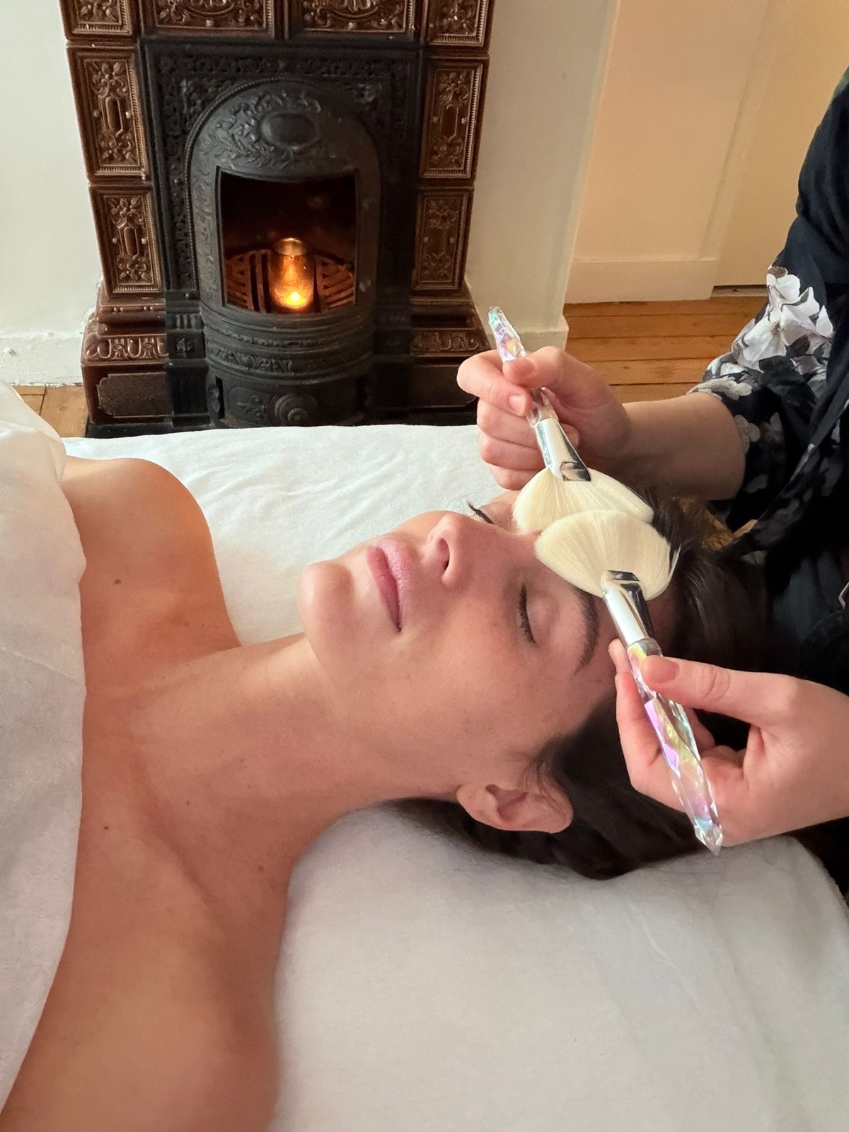 Soin Kobido avec Gua Sha froid - lifting naturel du visage Paris 3e