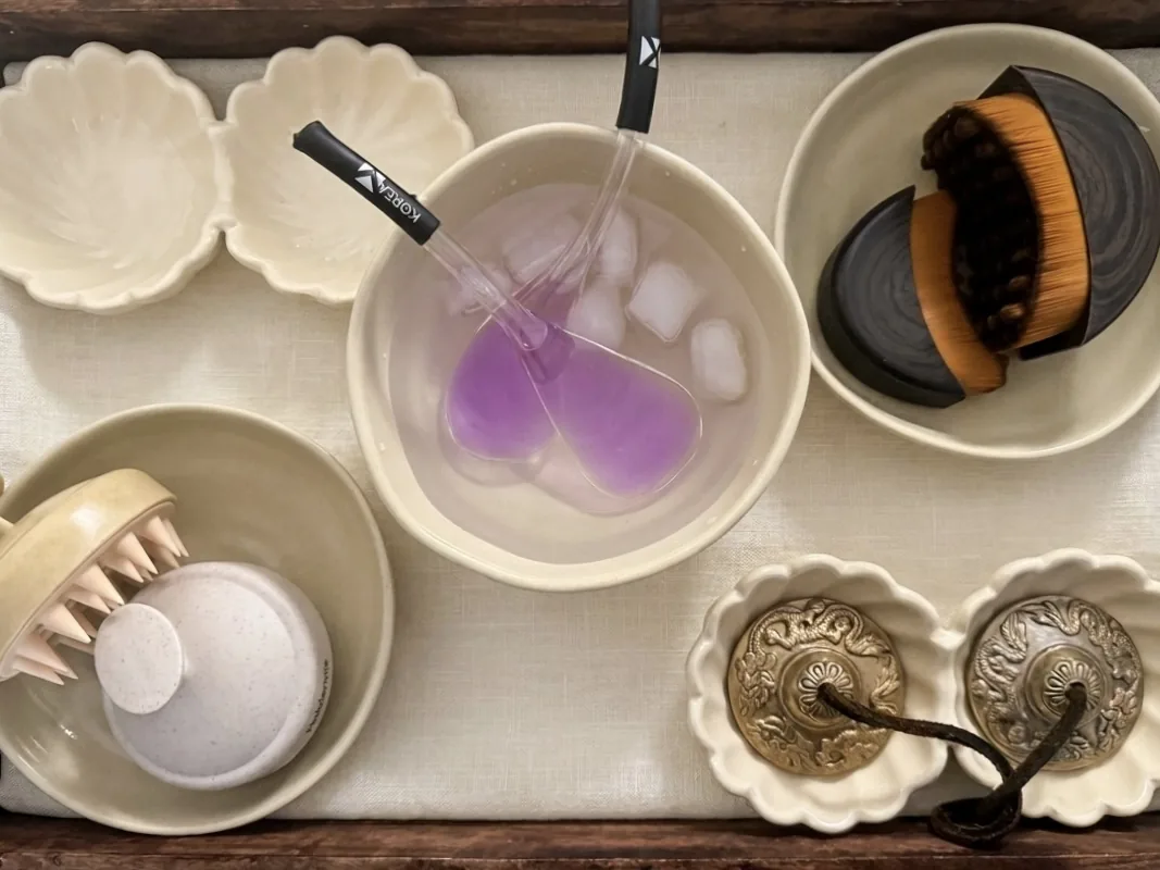 Globes de cryothérapie et outils de soin visage - Soin Fraîcheur et Hydratation, cabinet Ninon Paris Le Marais